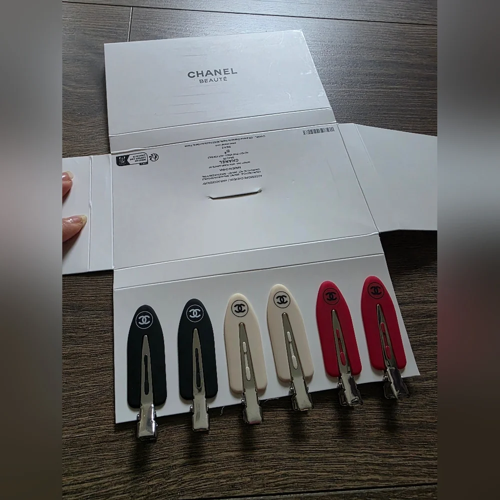 CHANEL Women Hair Clips Set in Red, Black & White - Picture 3 of 4
